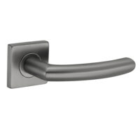 Deurkruk Donna rond 20mm haaks op vierkant rozet geborsteld gun metal PVD gecoat