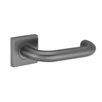 Deurkruk Leonardo rond model u 20mm haaks op vierkant rozet geborsteld gun metal PVD gecoat