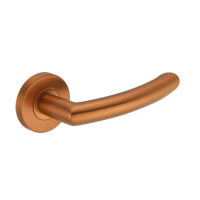 Deurkruk Luca rond 20mm haaks op rozet brons geborsteld PVD gecoat