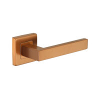 Deurkruk Alice vierkant 20mm haaks op vierkant rozet brons geborsteld PVD gecoat