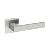 Deurkruk Enzo vierkant 20mm haaks op vierkant ultra dunne rozet van 3mm geborsteld RVS