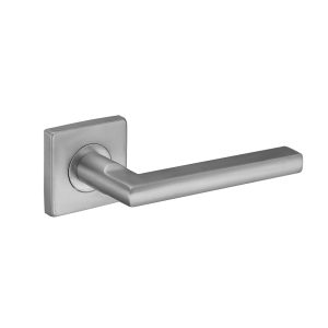 Deurkruk Emilia 20mm haaks op vierkant rozet geborsteld RVS