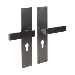 Deurklink Milano op schild voor profielcilinderslot met vierkante klink geborsteld gun metal