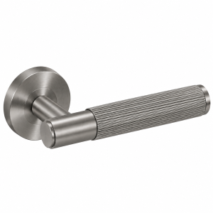Deurkruk Livia rond massief verticale lijnstructuur greep 20mm met een schroefrozet geborsteld gun metal